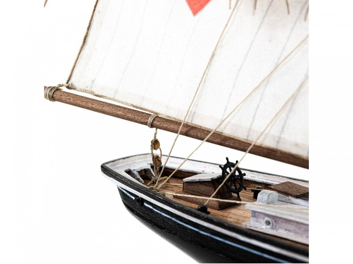 Amati - Bluenose, 1/100, B1447 3 Amati - Bluenose, 1/100, B1447 3