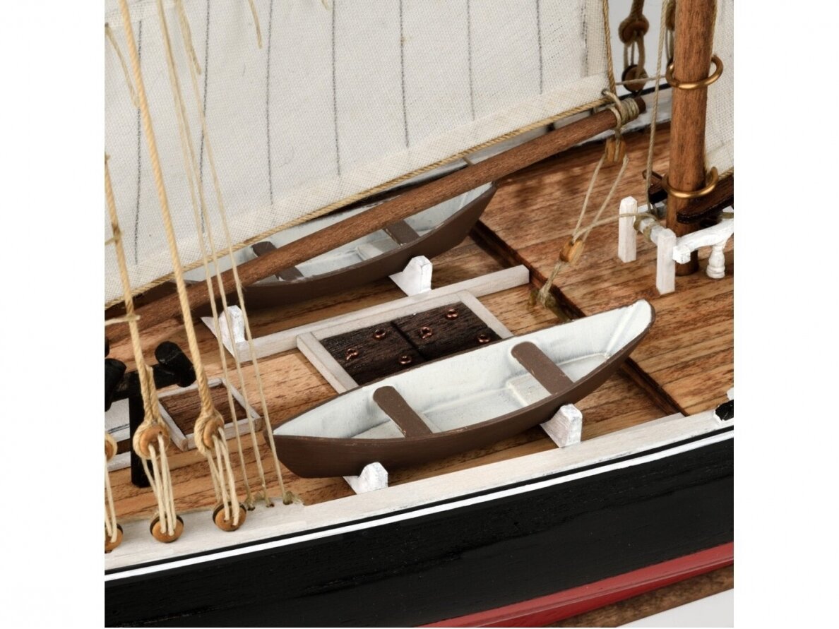 Amati - Bluenose, 1/100, B1447 5 Amati - Bluenose, 1/100, B1447 5