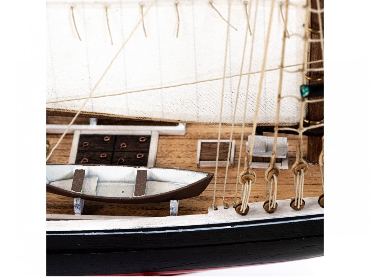 Amati - Bluenose, 1/100, B1447 6 Amati - Bluenose, 1/100, B1447 6