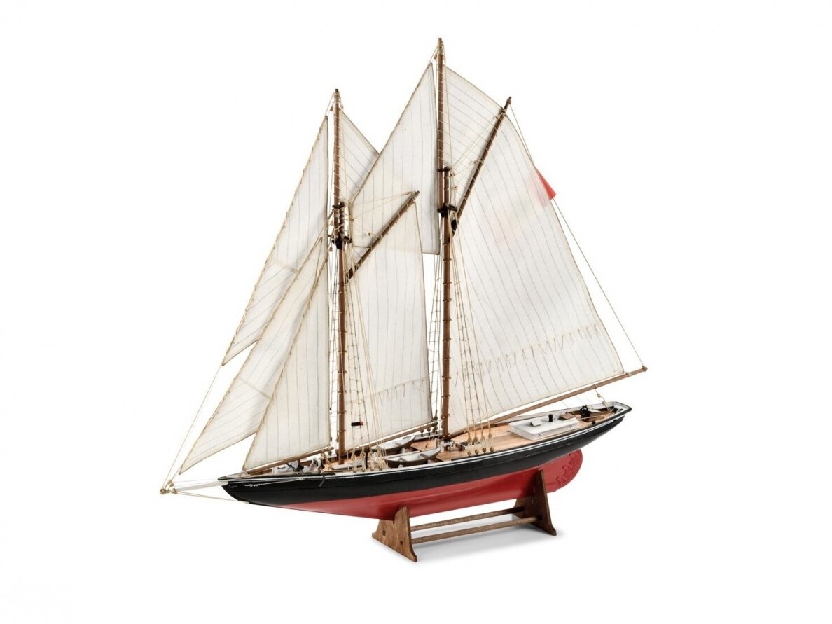 Amati - Bluenose, 1/100, B1447 1 Amati - Bluenose, 1/100, B1447 1