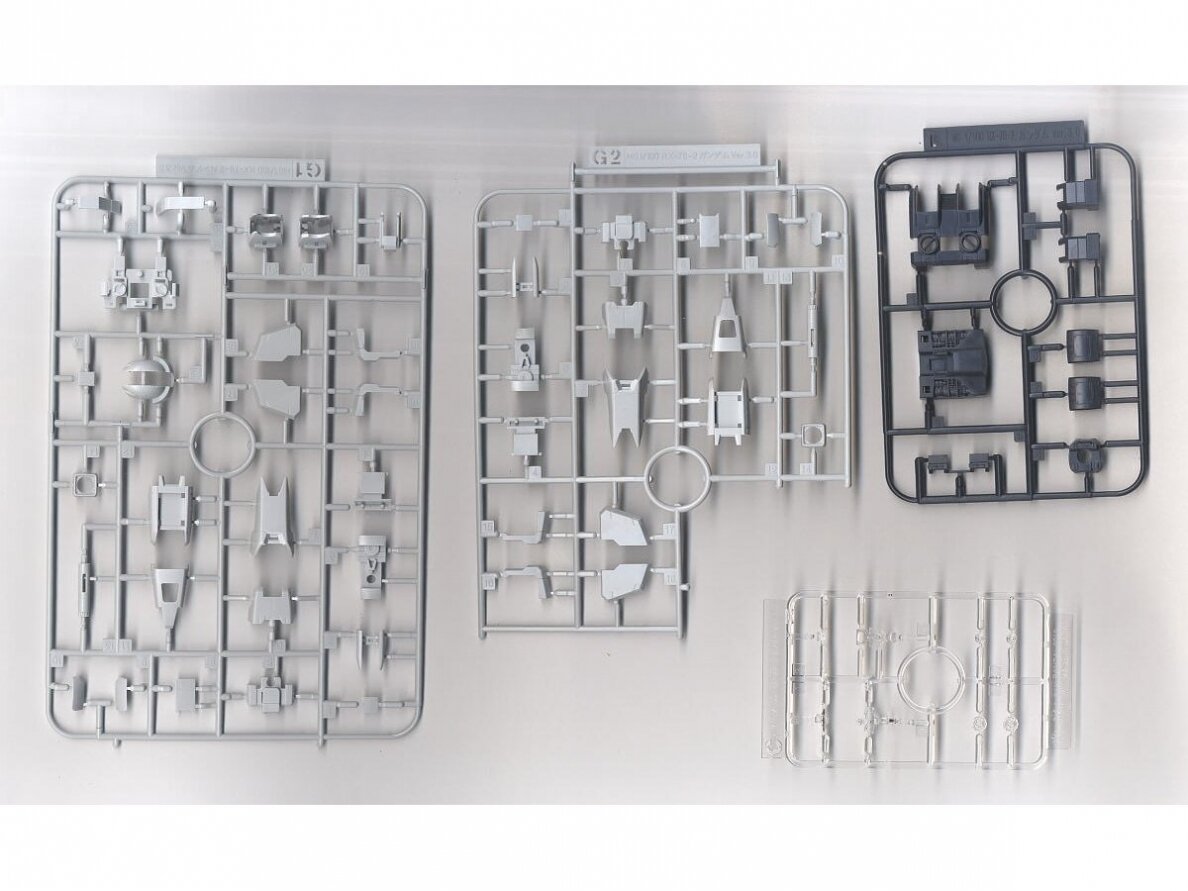 Bandai - MG RX-78-2 Gundam Ver. 3.0 E.F.S.F. Prototype Close-Combat Mobile Suit, 1/100, 61610 4 Bandai - MG RX-78-2 Gundam Ver. 3.0 E.F.S.F. Prototype Close-Combat Mobile Suit, 1/100, 61610 4