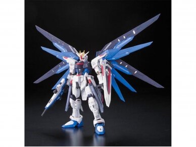 Bandai - RG ZGMF-X10A Freedom Gundam, 1/144, 61614 3