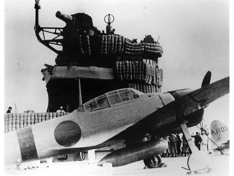 Border Model - Akagi Bridge w/ Flight Deck A6M2 Zero Fighter w/ Interior of the Engine and Weapons, 1/35, BSF-002 2 Border Model - Akagi Bridge w/ Flight Deck A6M2 Zero Fighter w/ Interior of the Engine and Weapons, 1/35, BSF-002 2