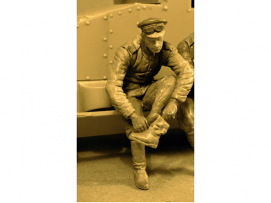CSM - Imperial Russian Automobile Machine Gun Platoon crewman wearing boots, 1/35, F35-013 1