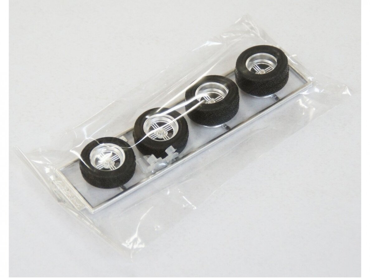 Fujimi - Комплект колес Shadow Spoke Wheels w/Tires 15", 1/24, 19303 2 Fujimi - Комплект колес Shadow Spoke Wheels w/Tires 15", 1/24, 19303 2
