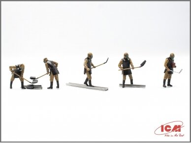 ICM - Chernobyl #3 Rubble Cleaners, 1/35, 35903 9