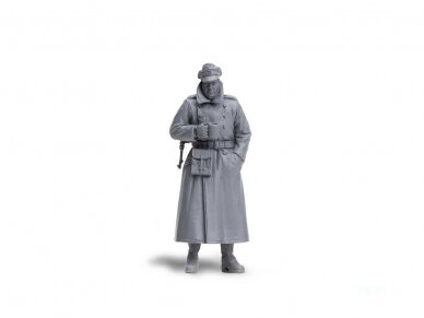 Meng Model - The Coldest Day Includes three standing figures, a barrel stove and a water bucket, 1/35, HS-012r 3