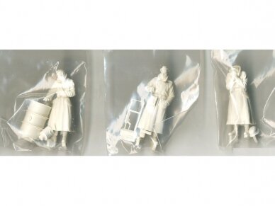 Meng Model - The Coldest Day Includes three standing figures, a barrel stove and a water bucket, 1/35, HS-012r 5