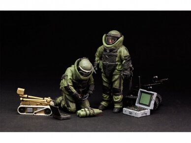 Meng Model - U.S. EXPLOSIVE ORDNANCE DISPOSAL SPECIALISTS & ROBOTS, 1/35, HS-003 1