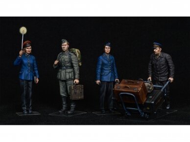 Miniart - German Railstation staff 1930-40S, 1/35, 38010 1