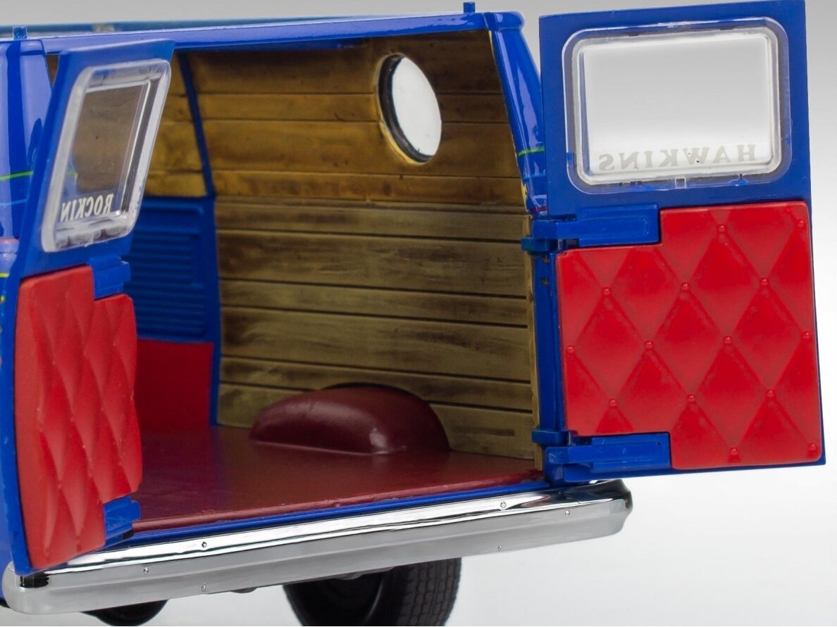 Revell - "Stranger Things" GMC WSQK Squawk Van, 1/25, 07732 9 Revell - "Stranger Things" GMC WSQK Squawk Van, 1/25, 07732 9