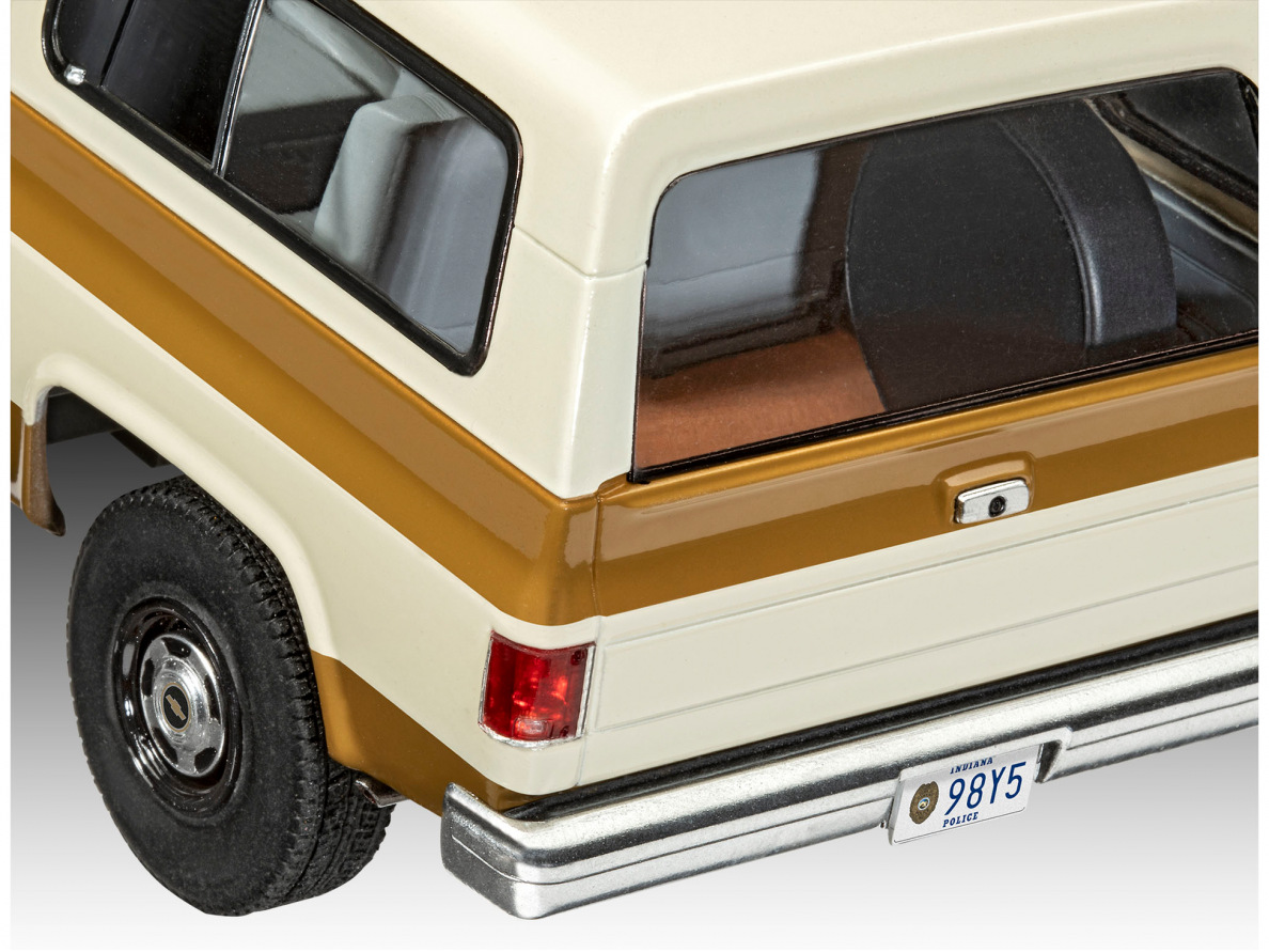 Revell - "Stranger Things" Hopper's 1985 Chevy K5 Blazer, 1/25, 07724 5 Revell - "Stranger Things" Hopper's 1985 Chevy K5 Blazer, 1/25, 07724 5