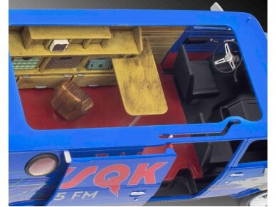 Revell - "Stranger Things" GMC WSQK Squawk Van, 1/25, 07732 7