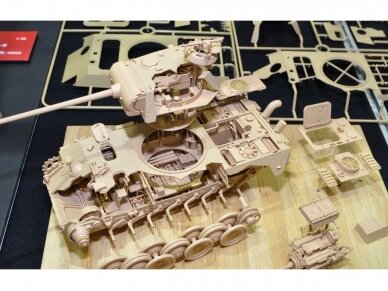 Rye Field Model - Panther Ausf.G with Full Interior & Cut Away Parts, 1/35, RFM-5019 3