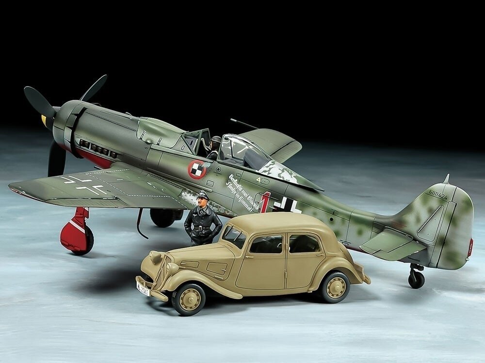 Tamiya - Focke-Wulf Fw190 D-9 JV44 & Citroen 11CV Staff Car Set, 1/48, 25213 1 Tamiya - Focke-Wulf Fw190 D-9 JV44 & Citroen 11CV Staff Car Set, 1/48, 25213 1