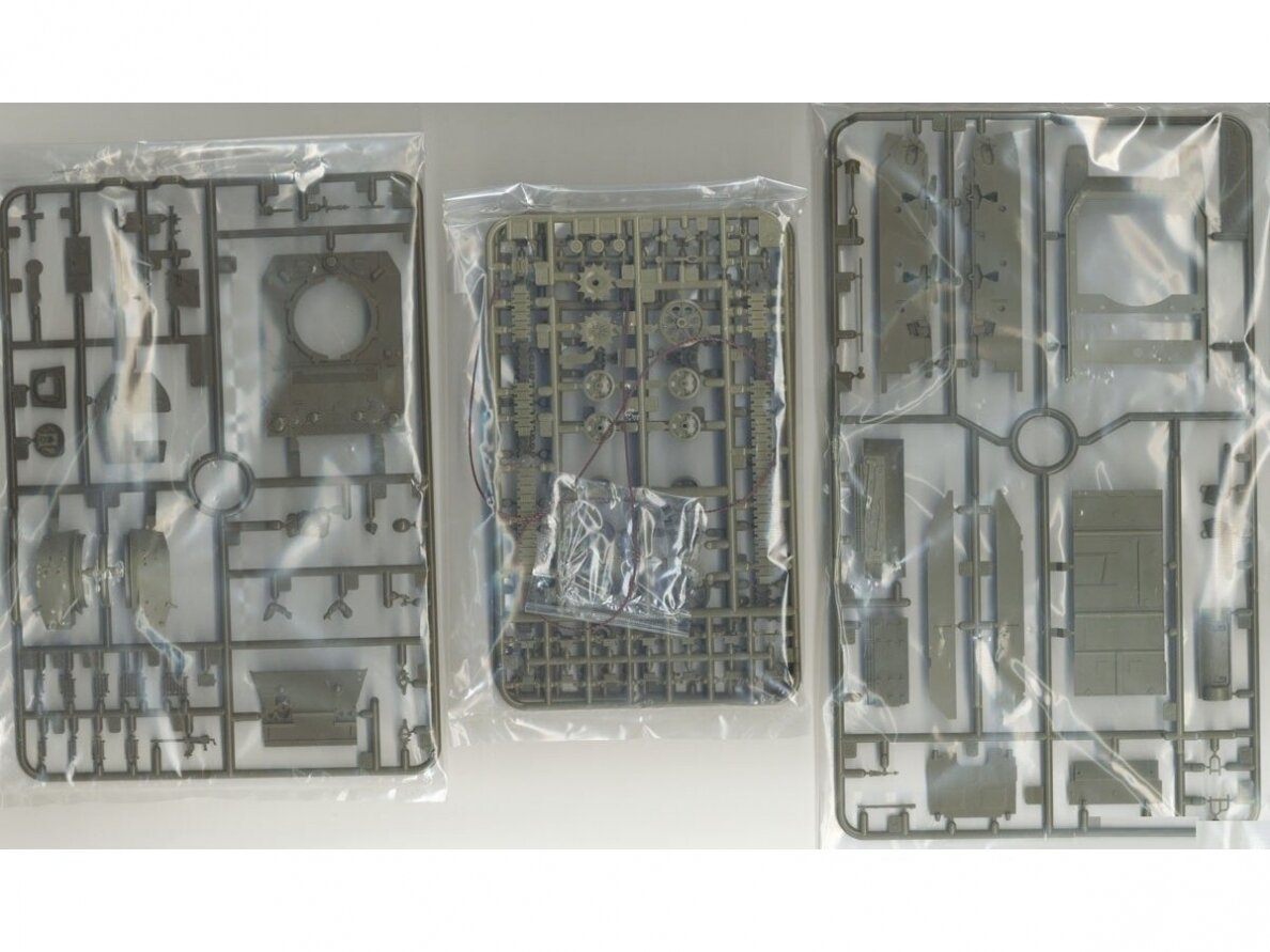 Tamiya - U.S. Light Tank M5A1 Stuart, 1/48, 32606 2 Tamiya - U.S. Light Tank M5A1 Stuart, 1/48, 32606 2
