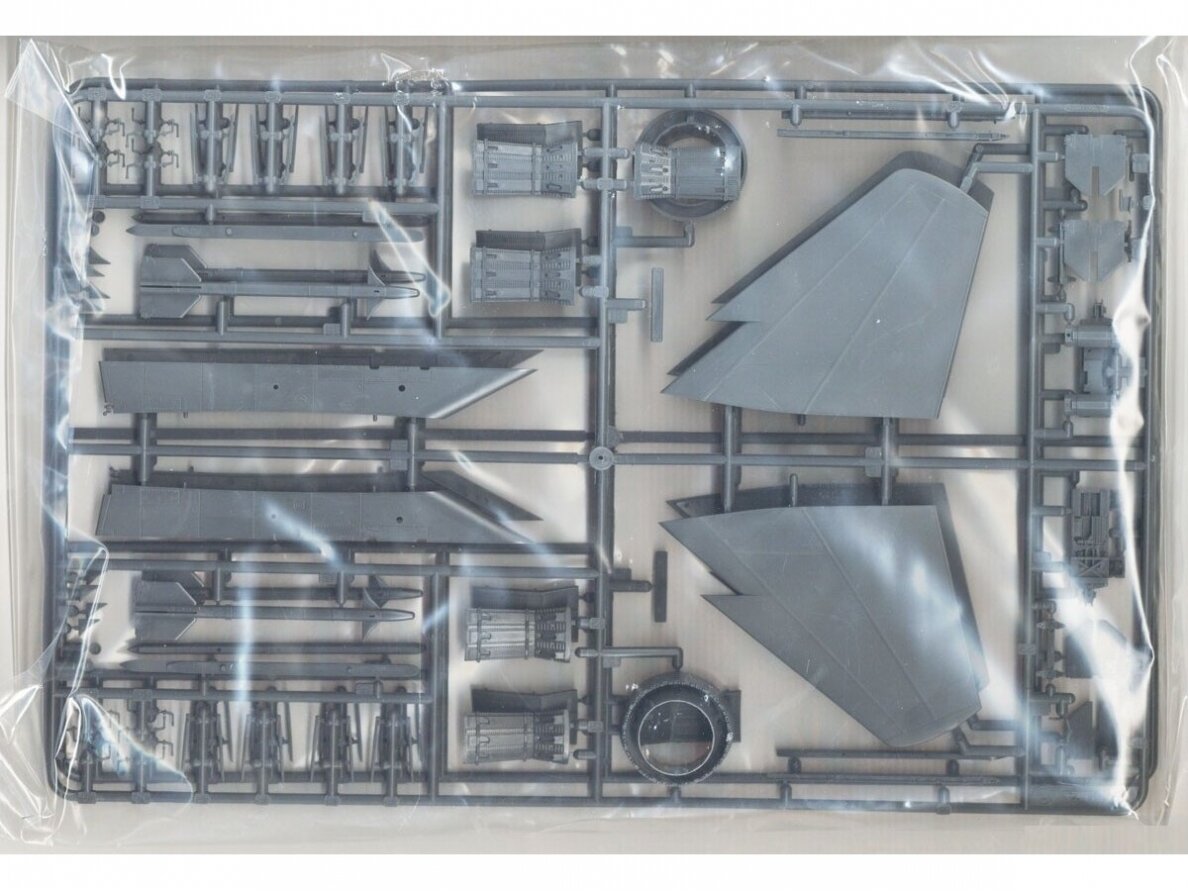 Tamiya - McDonnell Douglas F-15E Strike Eagle w/Bunker Buster, 1/32, 60312 9 Tamiya - McDonnell Douglas F-15E Strike Eagle w/Bunker Buster, 1/32, 60312 9