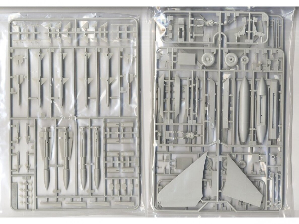 Tamiya - Grumman F-14D Tomcat, 1/48, 61118 11 Tamiya - Grumman F-14D Tomcat, 1/48, 61118 11