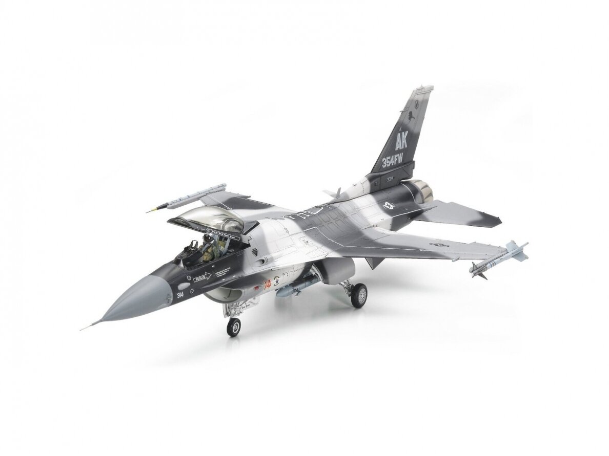Tamiya - F-16C/N "Aggressor/Adversary", 1/48, 61106 1 Tamiya - F-16C/N "Aggressor/Adversary", 1/48, 61106 1