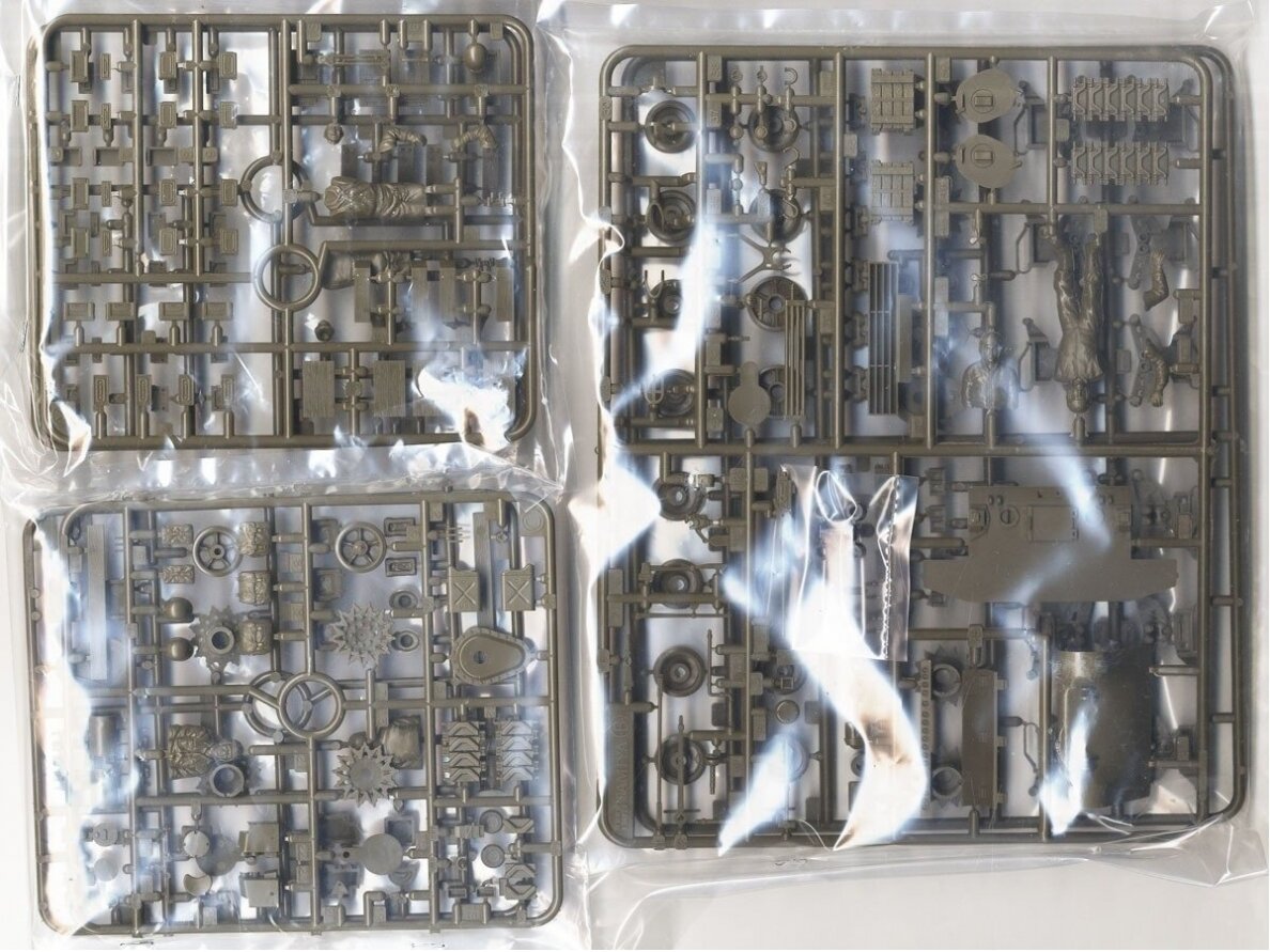 Tamiya - U.S. Medium Tank M4A3 Sherman 105mm Howitzer Assault Support, 1/35, 35251 2 Tamiya - U.S. Medium Tank M4A3 Sherman 105mm Howitzer Assault Support, 1/35, 35251 2