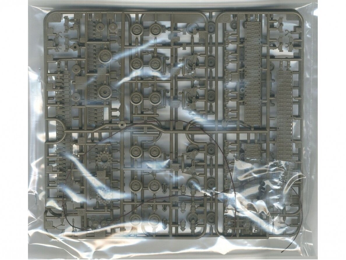 Tamiya - U.S. Medium Tank M4A3E8 Sherman "Easy Eight", 1/48, 32595 3 Tamiya - U.S. Medium Tank M4A3E8 Sherman "Easy Eight", 1/48, 32595 3